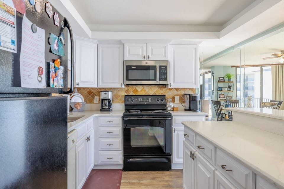 Kitchen with all appliances