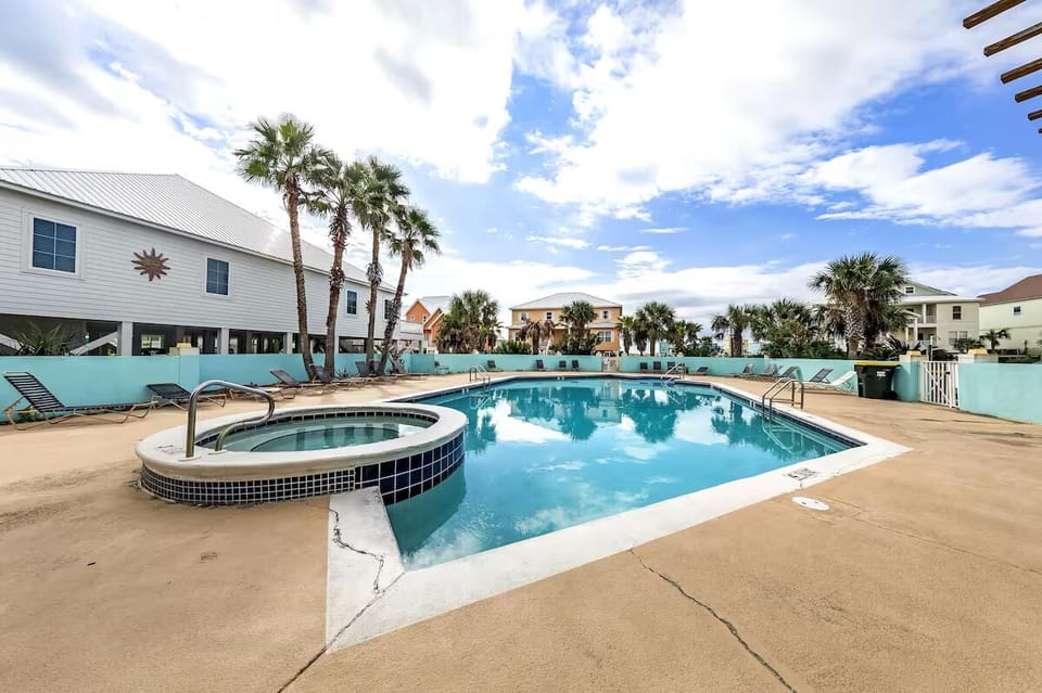 Community Pool + Hot Tub