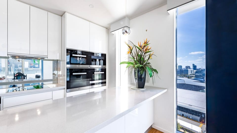 Modern and fully equipped kitchen