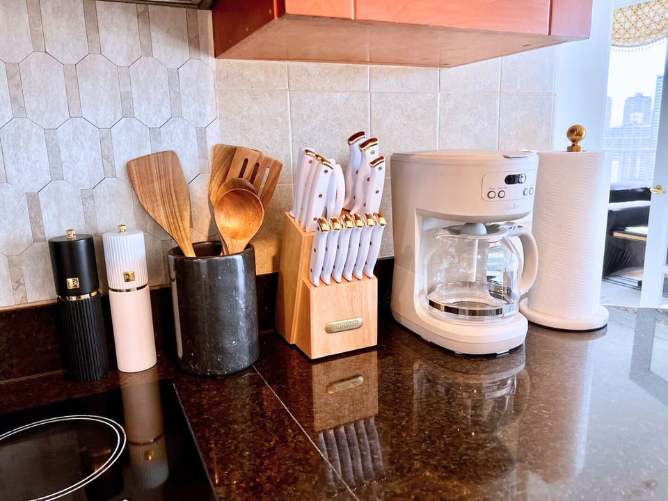 S & P, Acacia wood cooking utensils, coffee machine