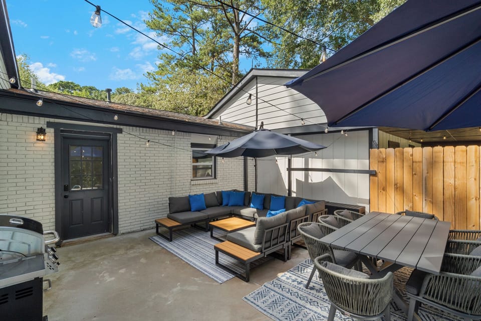 Outdoor Patio with grill