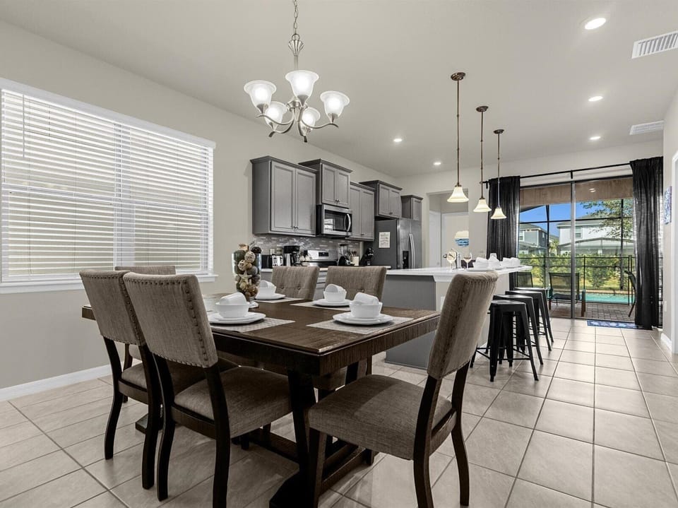 Dining Area | Features a comfortable table for six.
