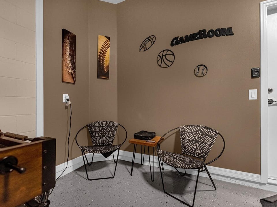 Game Room | Sitting area.