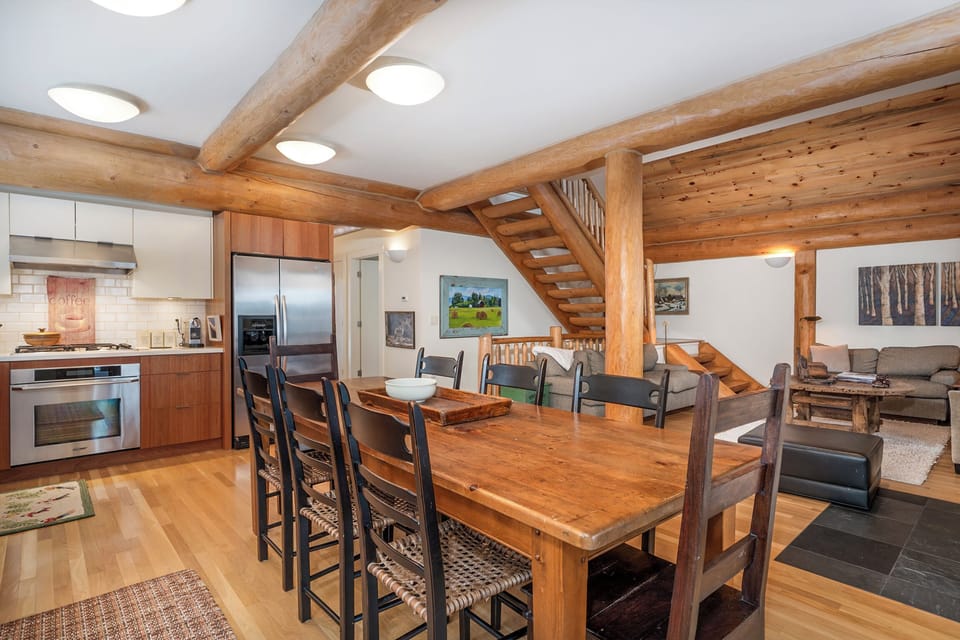 Joining friends and family | Main Level