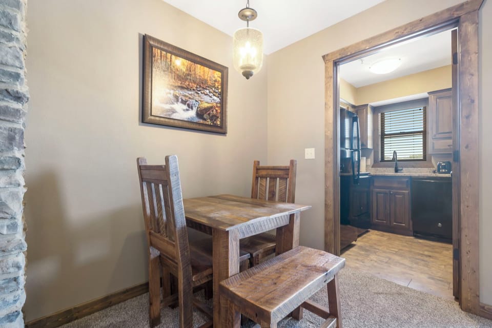 Dining Area, Kitchenette