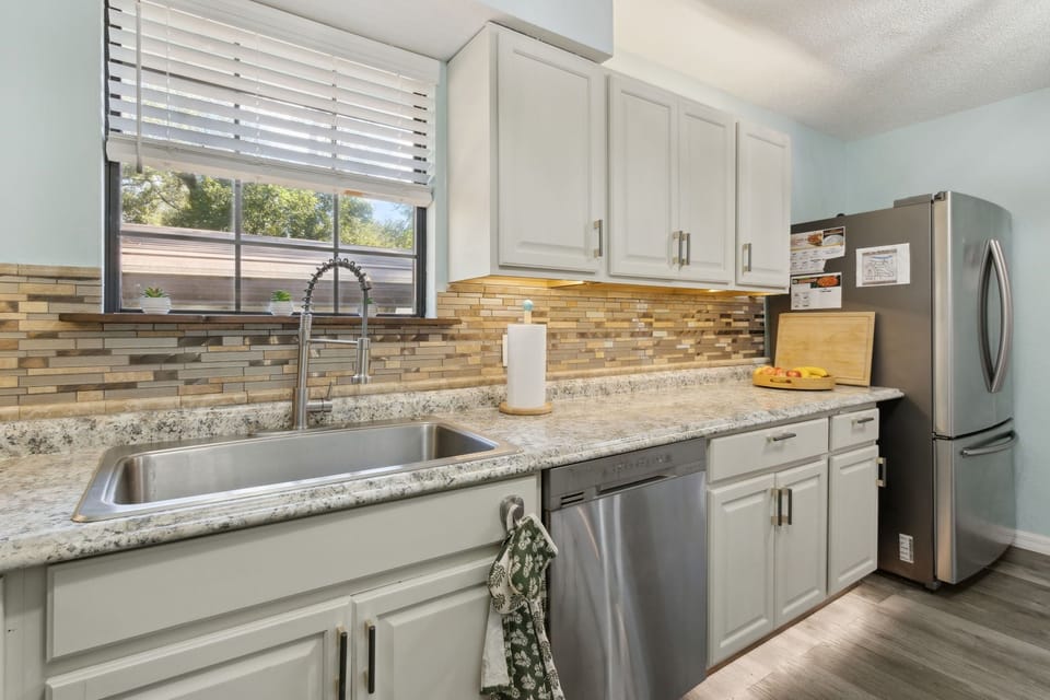 Stainless Appliances, Under Cabinet Lights, Large Sink