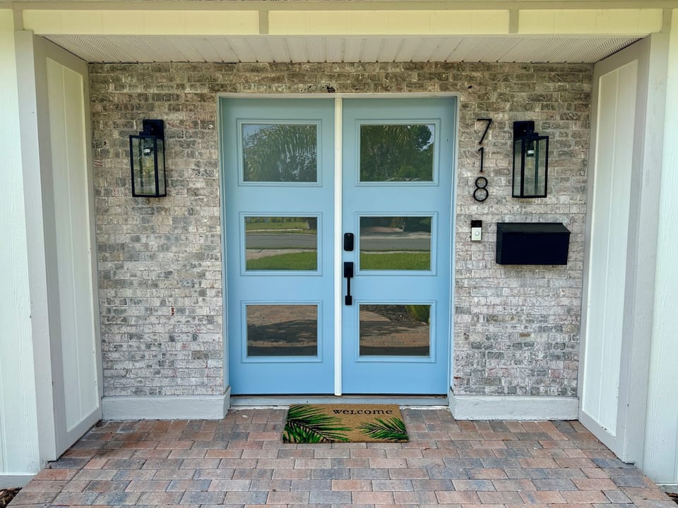 718 Bungalow Front Door
