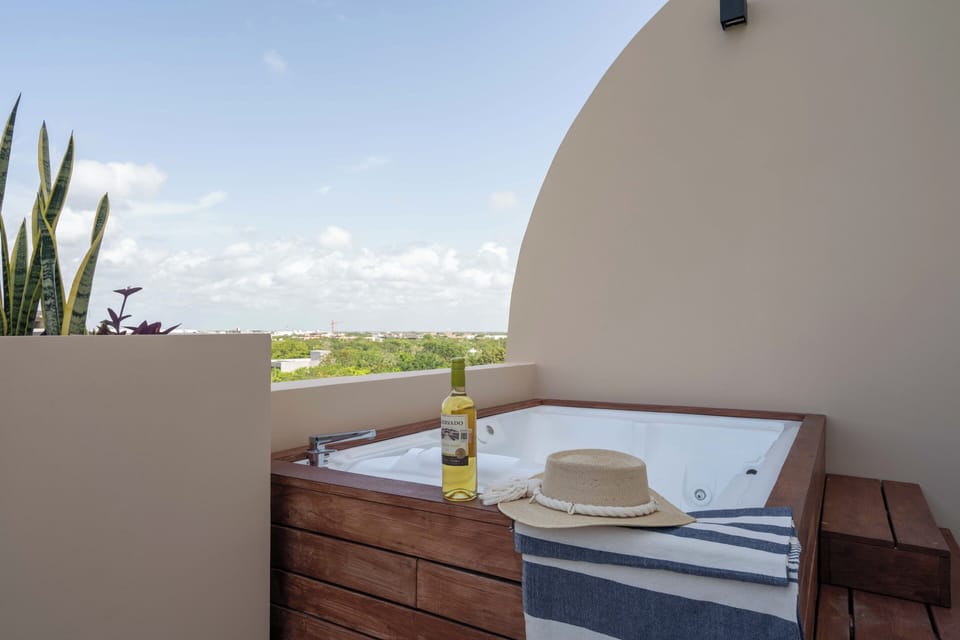 Outdoor spa tub