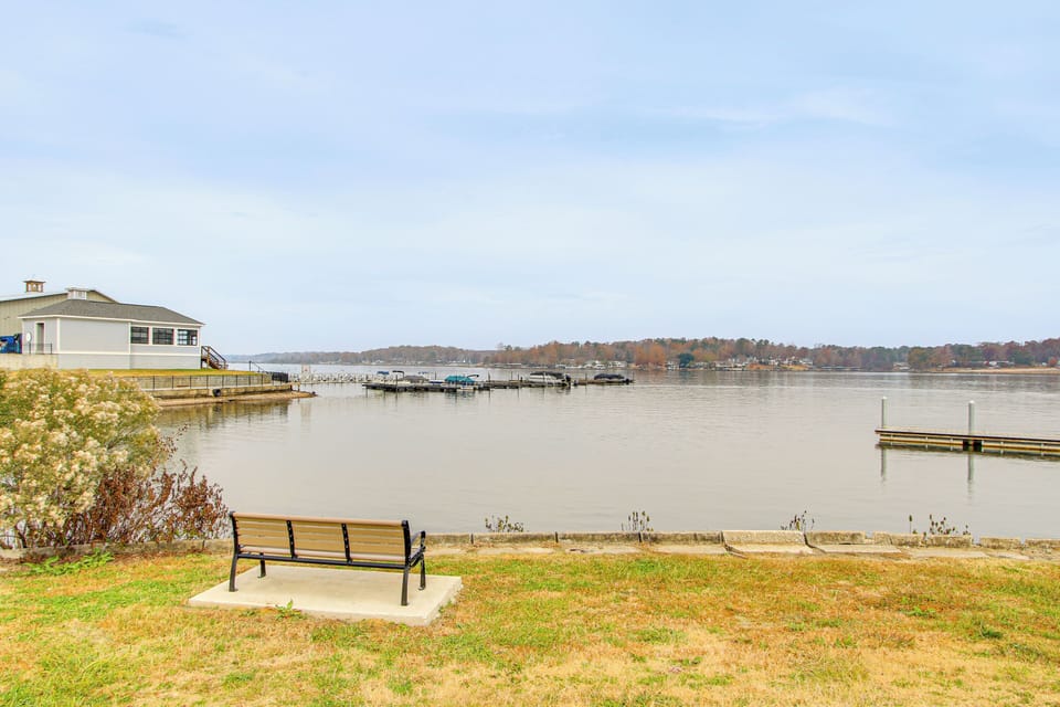 Greenwood Vacation Rental | 3BR | 2.5BA | 1 Small Step Required | 1,720 Sq Ft