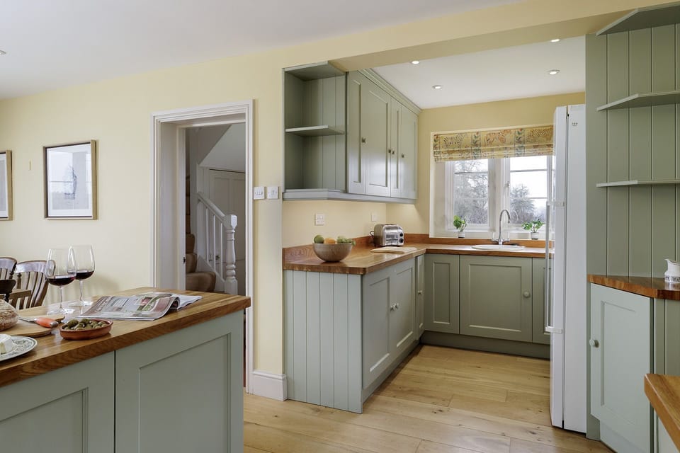 Cotswold Cottage Kitchen - StayCotswold