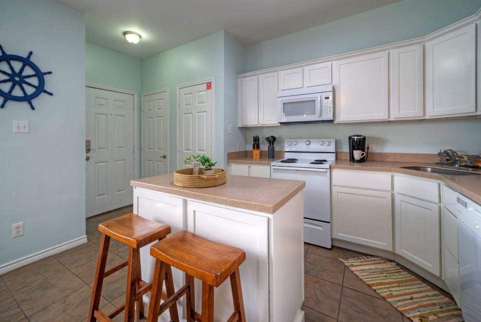 Fully equipped kitchen.
