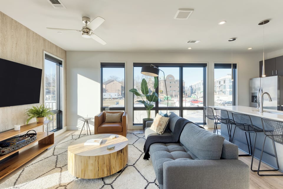 Bright interior, living area. (Unit 1 - Honkey-Tonk)