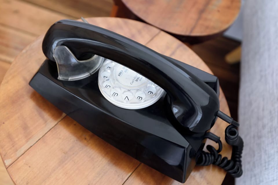 Vintage Rotary Phone for a Nostalgic Touch