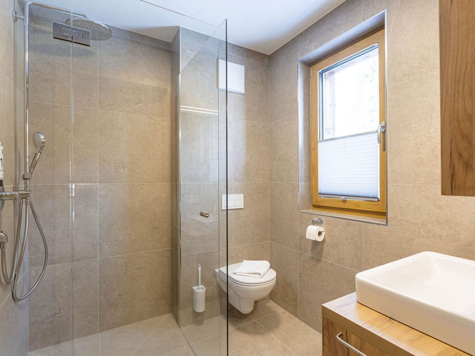 Flooring, Wall, Floor, Wood, Plumbing Fixture, Interior Design, Bathroom, Plumbing, Tap, Ceiling