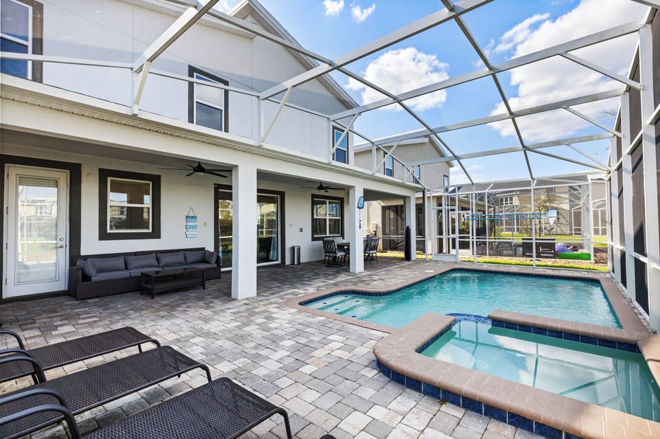your own private hot tub and pool and BBQ area with seating . 50 dollas a day to heat pool and hot tub . Enjoy at the private estate