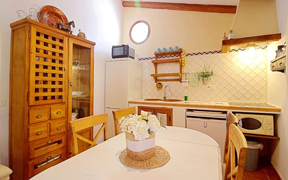 Cortijo El Majito %2D beauty and tradition %2D kitchen and dining area