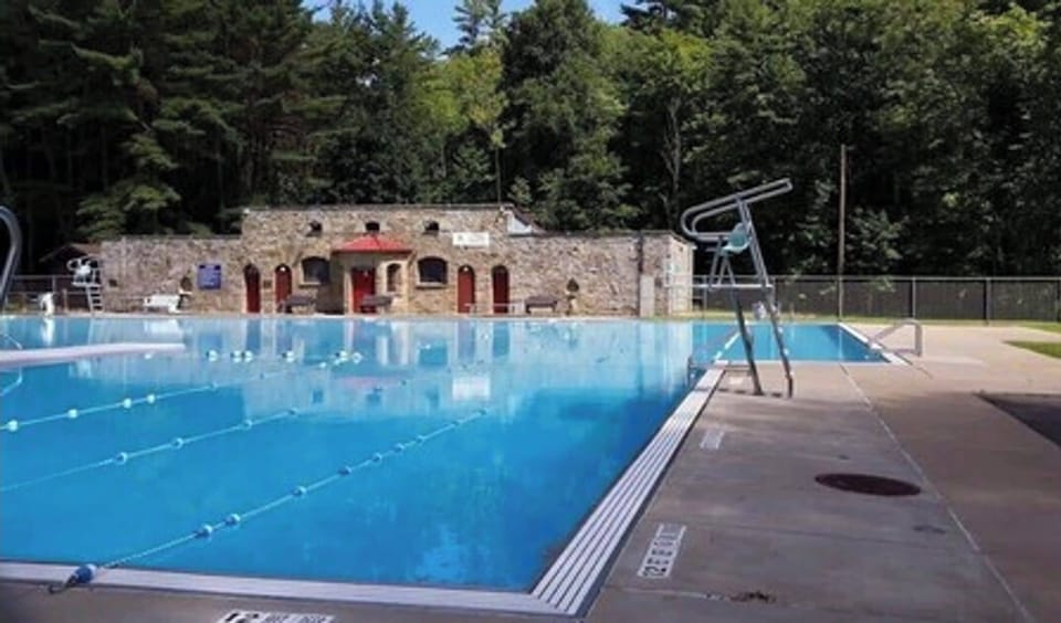 Wilber Park swimming pool is 3 minutes  away and available for the Public to use