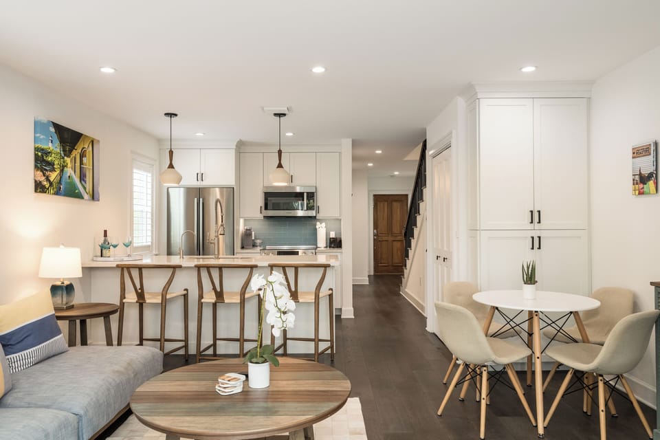 Kitchen / Dining Area 