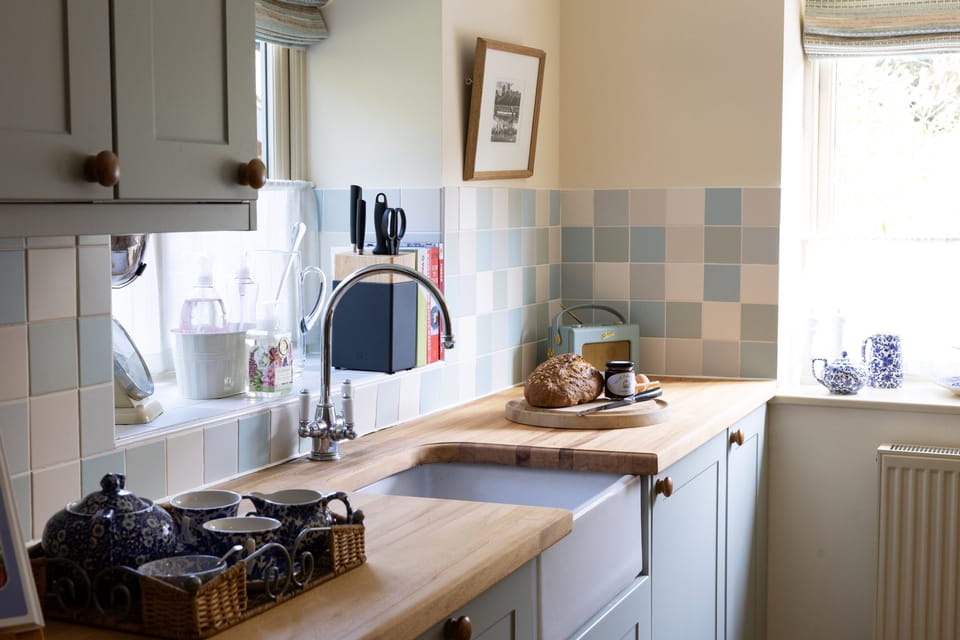 Well-equipped kitchen with Belfast sink