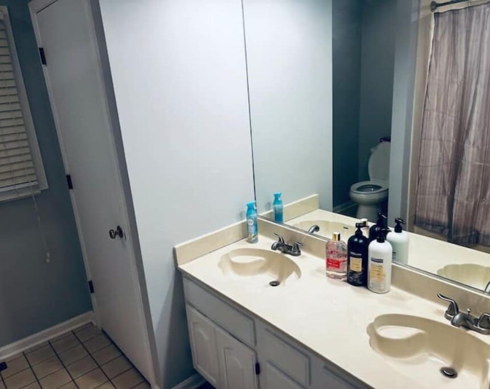 ​Well-stocked bathroom with shampoo, soap, and more.