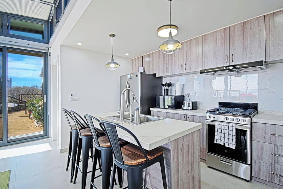 20 Knots kitchen with complimentary compostable Keurig coffee pods.
