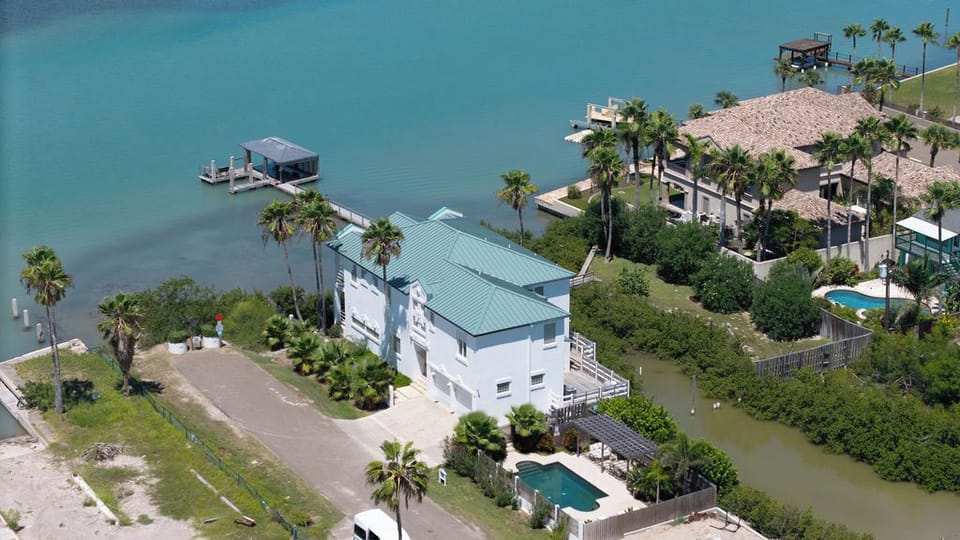Welcome to 222 W. Huisache – A Luxurious Private Bayfront Home with private pool and dock!