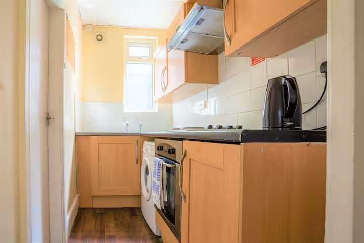Bright, easy to use kitchen with all amenites to cook up a scrumptious meal