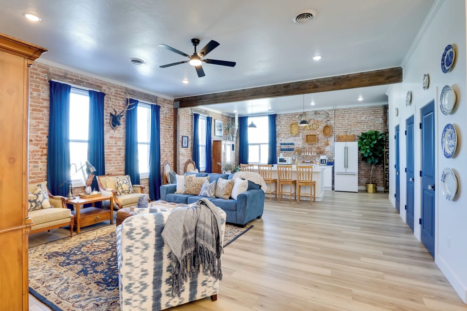 Living Room | Free WiFi | Central Heating & A/C | Smart TV | Queen Sleeper Sofa