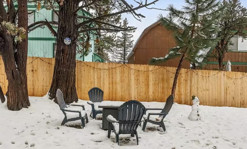 A beautiful year-long fire pit to enjoy both winter and summer. 