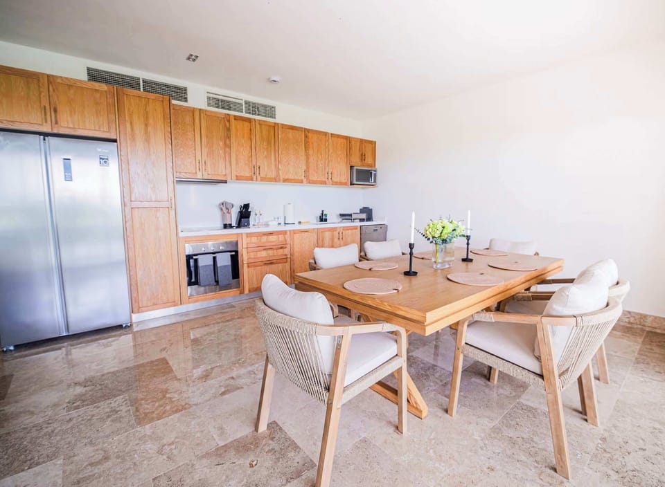 Modern kitchen! Everything you need to prepare a meal.
