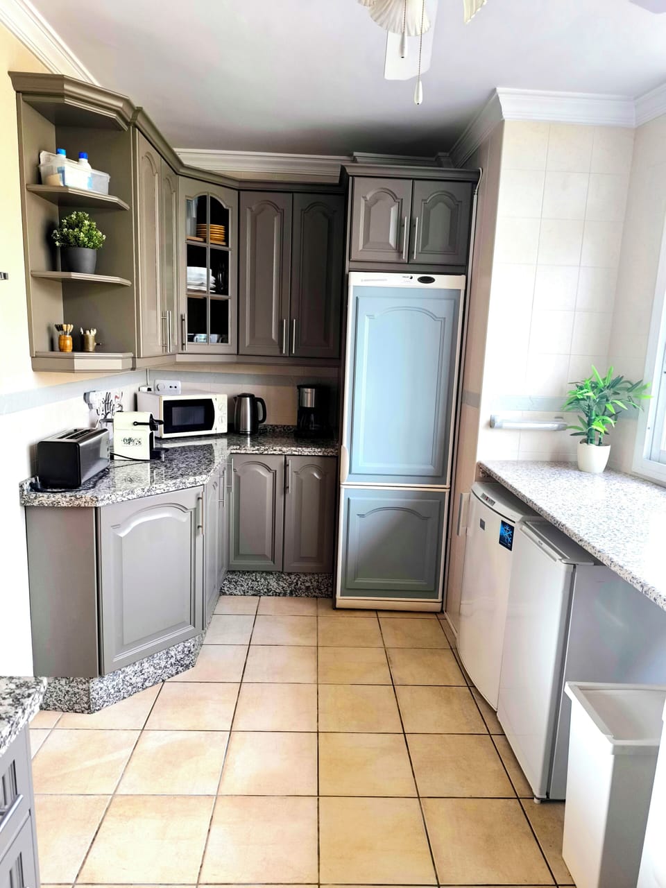 Equipped kitchen.
