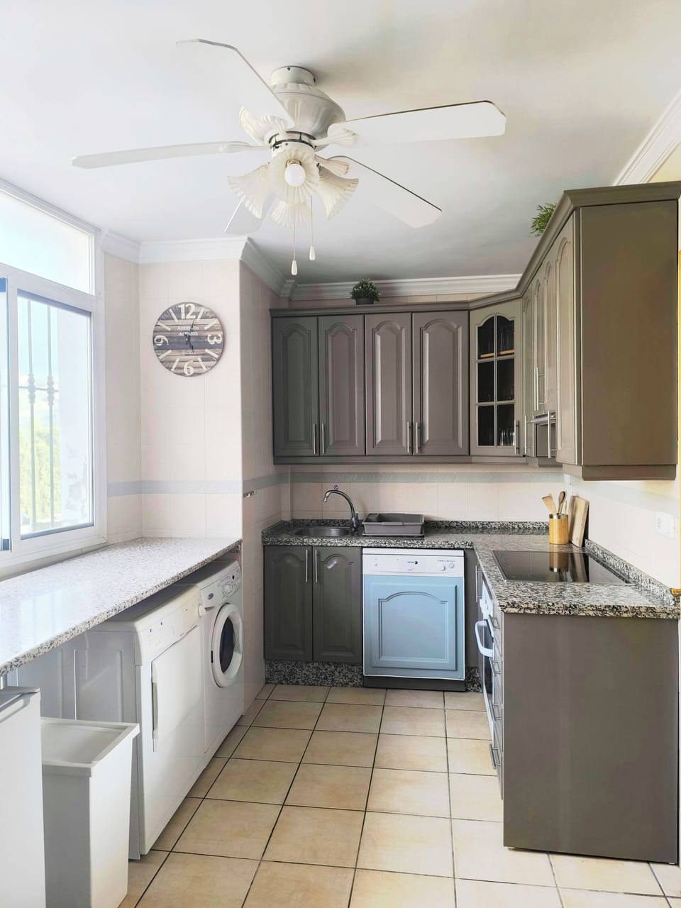 Kitchen with dishwasher