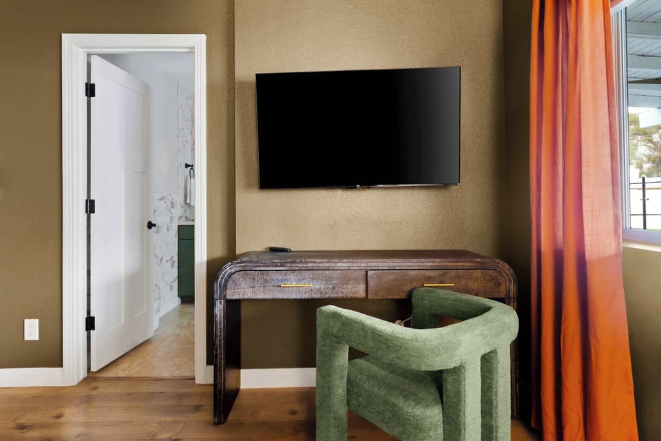 Complete with a dedicated workspace for remote work or planning your next adventure, along with a Smart TV for your entertainment needs. 