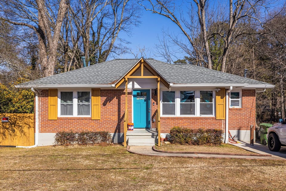 Welcome to this cozy College Park duplex. The rental unit is on the lower level with its own private entrance located at the rear of the home.