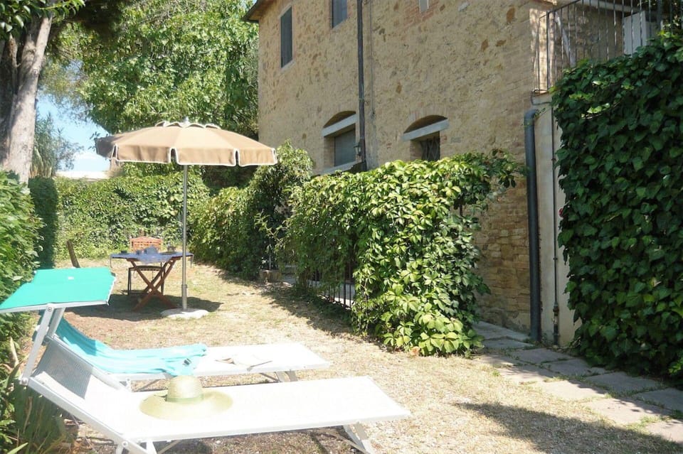 Shrub, Shade, Outdoor Furniture, Garden, Chair, Yard, Outdoor Table, Backyard, Landscaping, Hedge