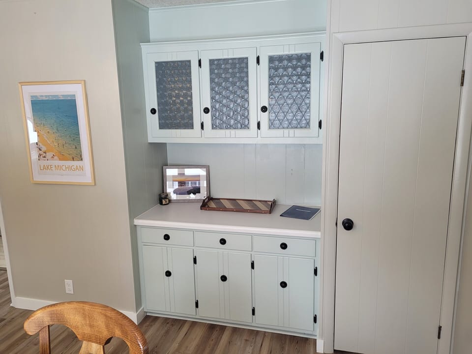 DINING AREA:  There a lovely dining area with table and chairs for 4 adults between the kitchen and the living room.