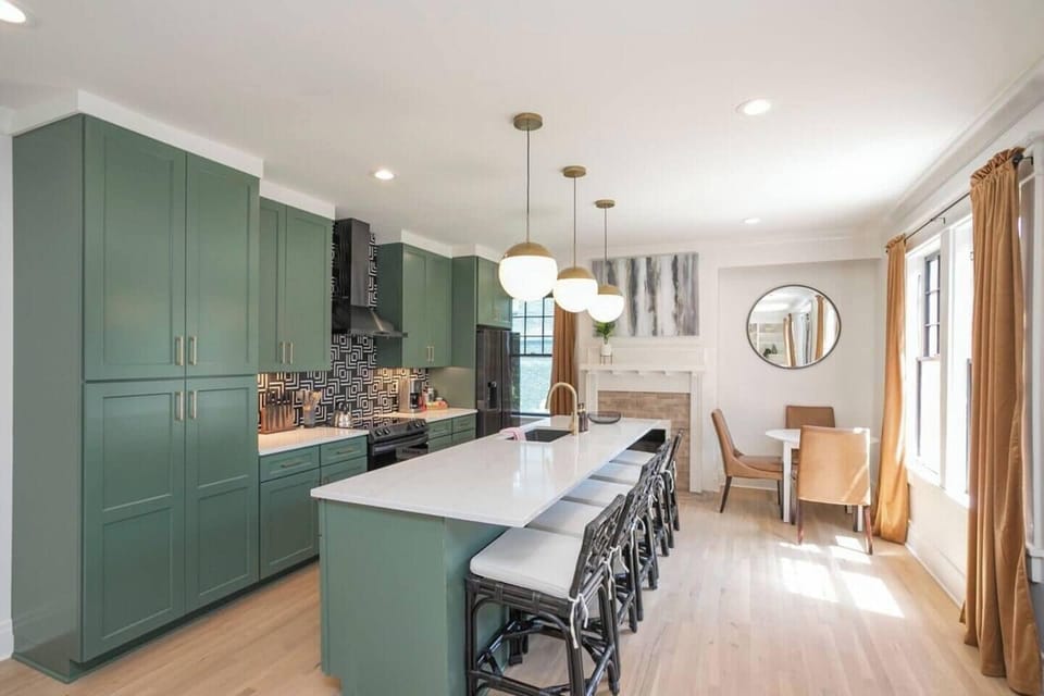 Newly Remodeled, Fully Stocked Kitchen w/Large island and breakfast nook