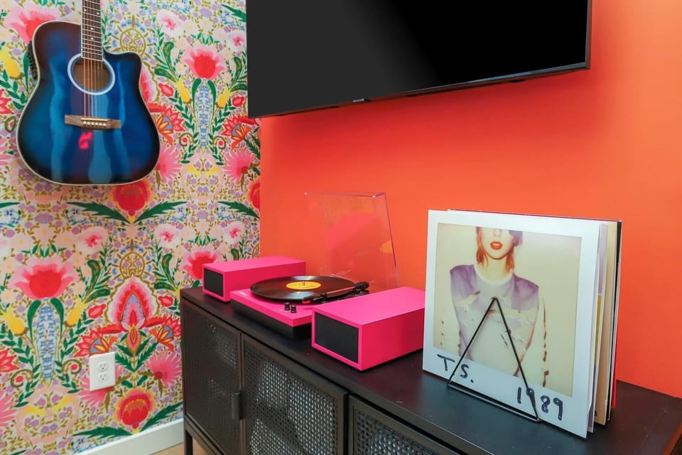 Game cabinet & record player