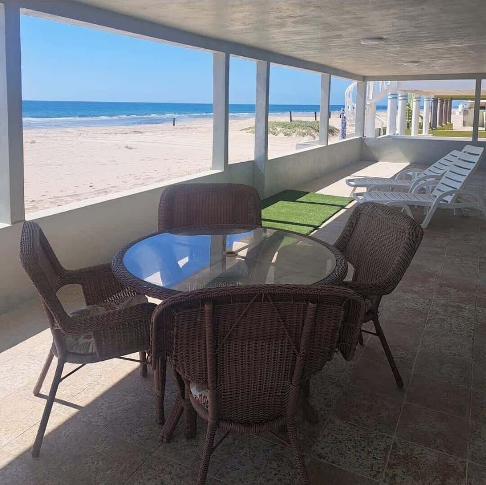 BEACHFRONT PATIO