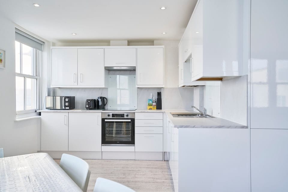Beachside Gallery, Weymouth - Host & Stay