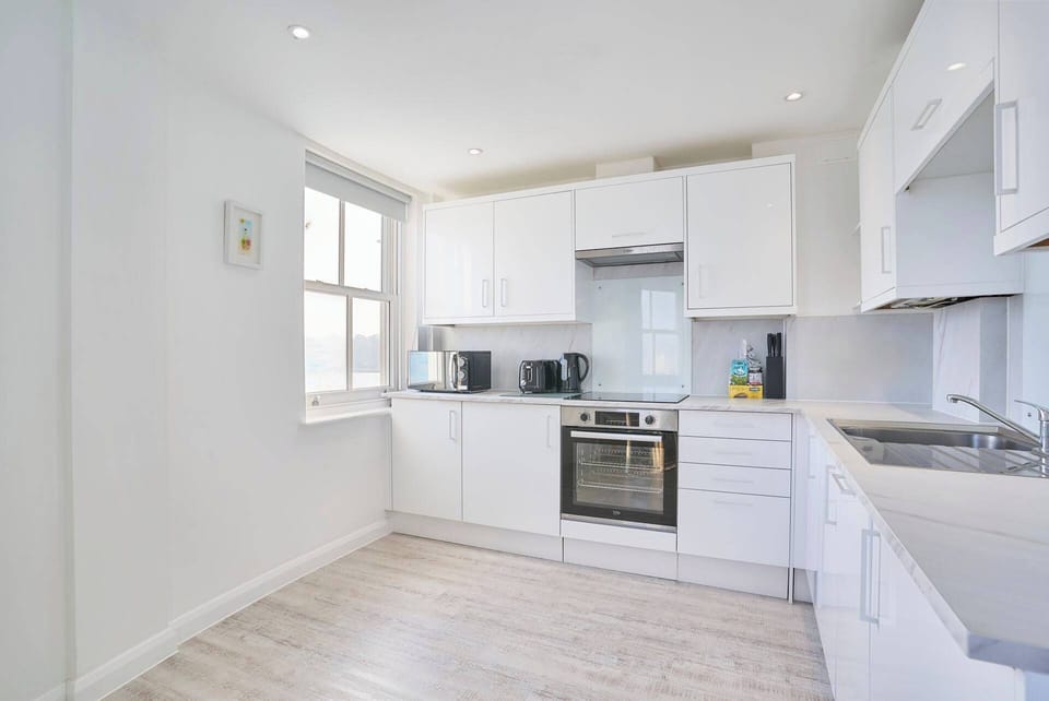 Beachside Gallery, Weymouth - Host & Stay