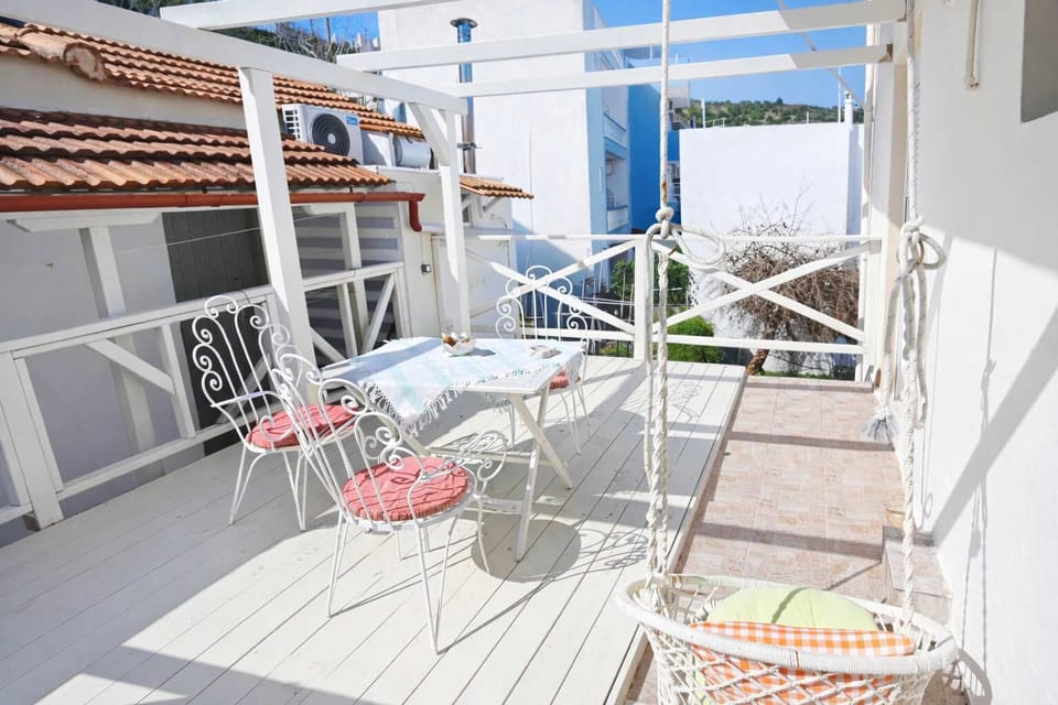 Exterior Seating Area – Relax Under the Shade with Outdoor Furniture