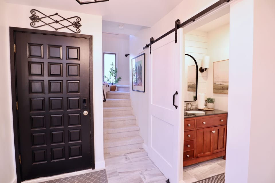 Entry/Half Bath/Stairs