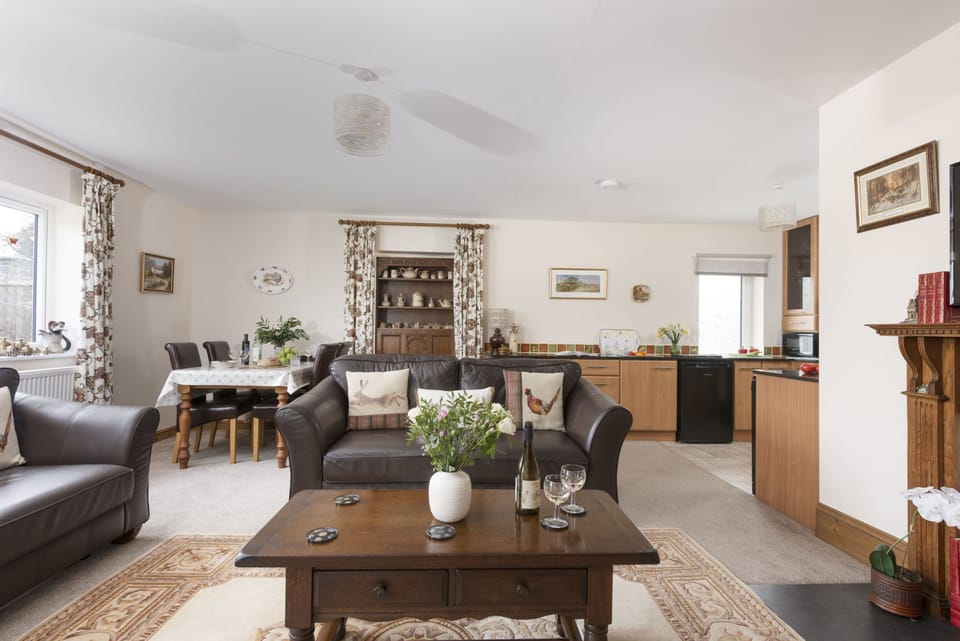 Honeycomb Cottage, Perranporth: The cosy sitting area features comfortable sofas and a television with DVD player