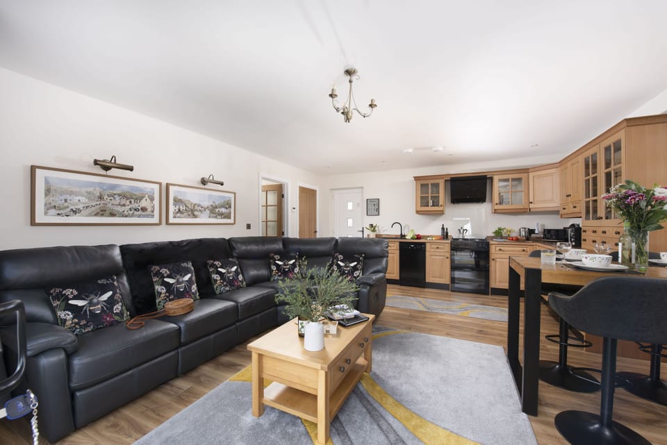 Bumblebee Barn, Perranporth: Charming open-plan living space with kitchen, dining and sitting area