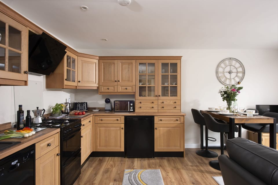 Bumblebee Barn, Perranporth: Including a gas oven and hob, fridge, freezer, dishwasher, microwave and coffee machine