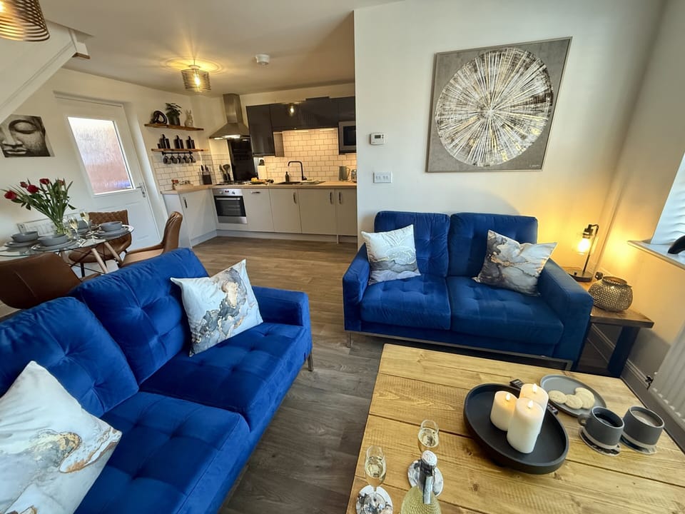 Book direct for 10% off at hutchlifestyleapartments.com