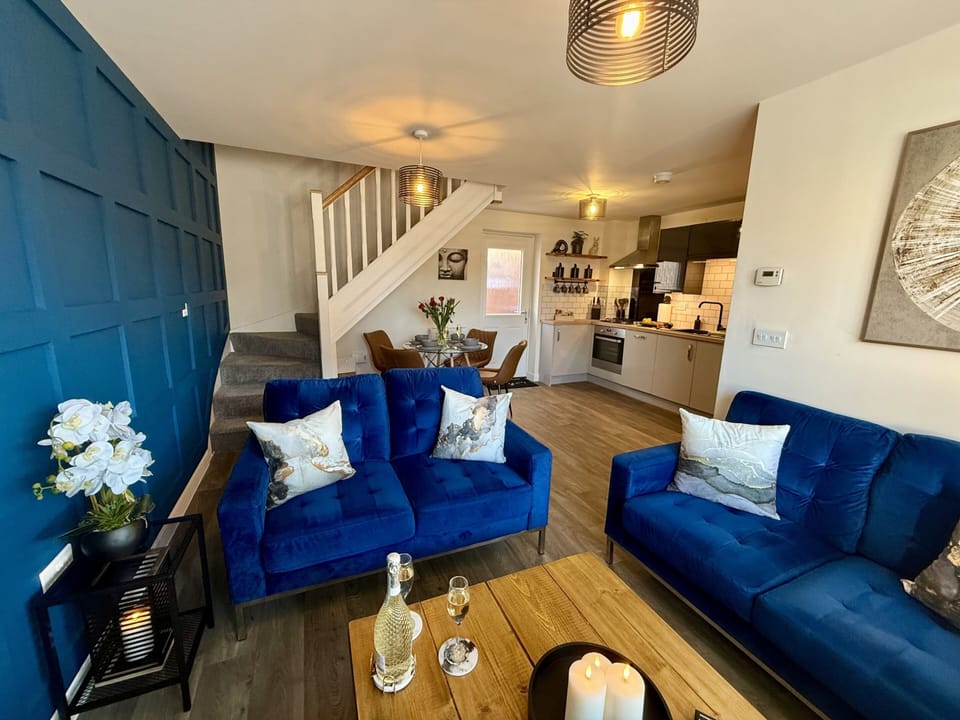 Book direct for 10% off at hutchlifestyleapartments.com