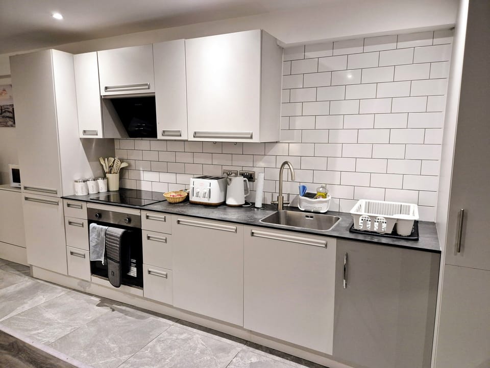 Full Kitchen space