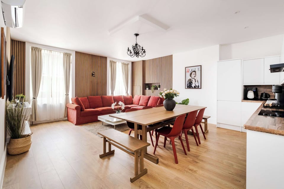 Living Room | The beautiful living room features a 75 inch TV, full air conditioning, and a large sofa that converts into a sofa bed, creating a bright space ideal for relaxing, unwinding after a day in the city, or enjoying quality time with family 